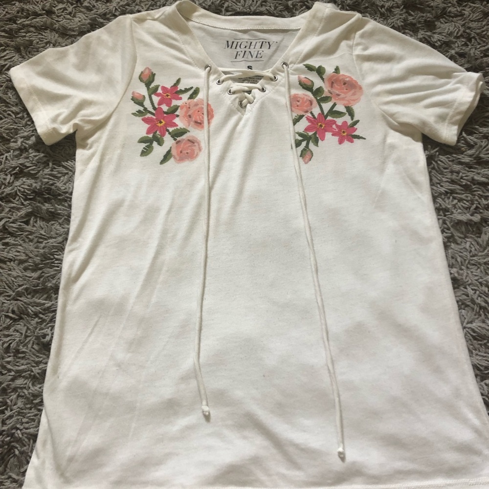 A white floral lace up t-shirt 🌸.